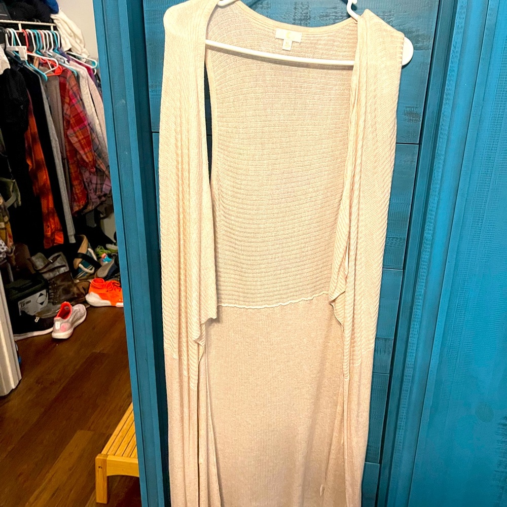 Cream color light sweater vest (long) with pockets. Excellent condition.